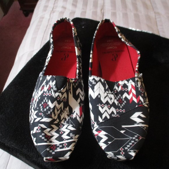 TOMS Women's Shoes Prabal Gurung Size W6.5 Chevron Design Black Red White - Picture 1 of 5